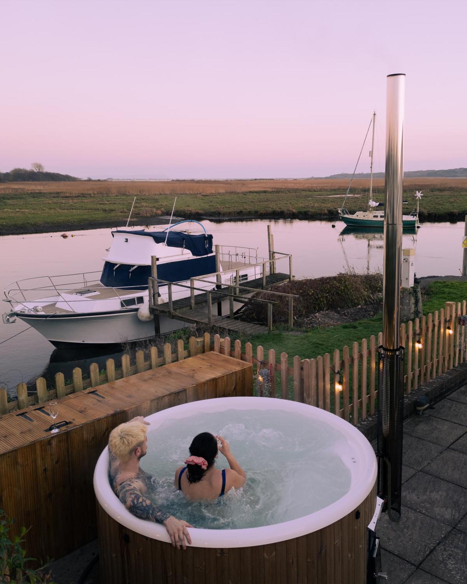 Casa de Férias Hot Tub With A View - Christchurch Harbour *