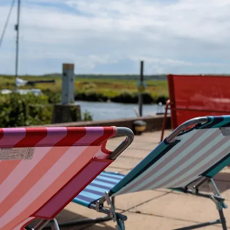 Hot Tub With A View - Christchurch Harbour Экстерьер фото