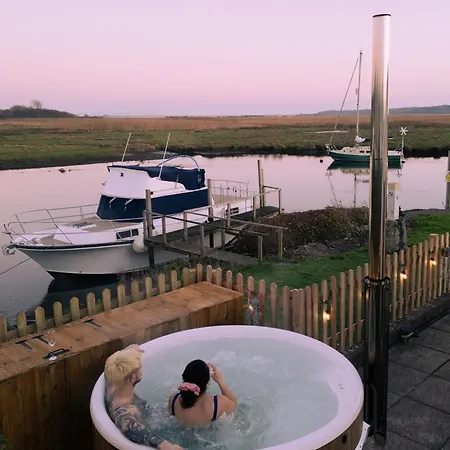 Hot Tub With A View - Christchurch Harbour Экстерьер фото