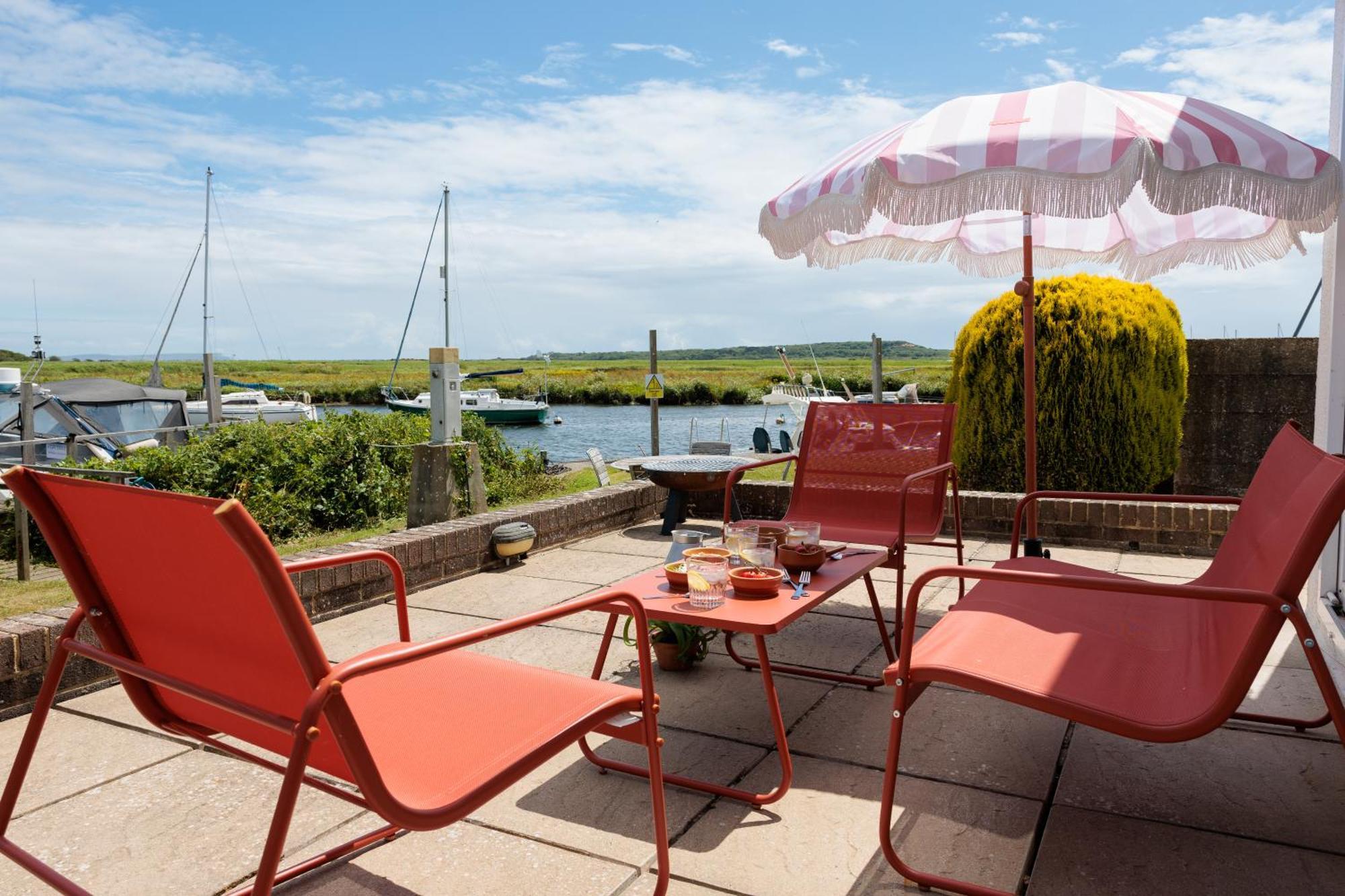 Hot Tub With A View - Christchurch Harbour *
