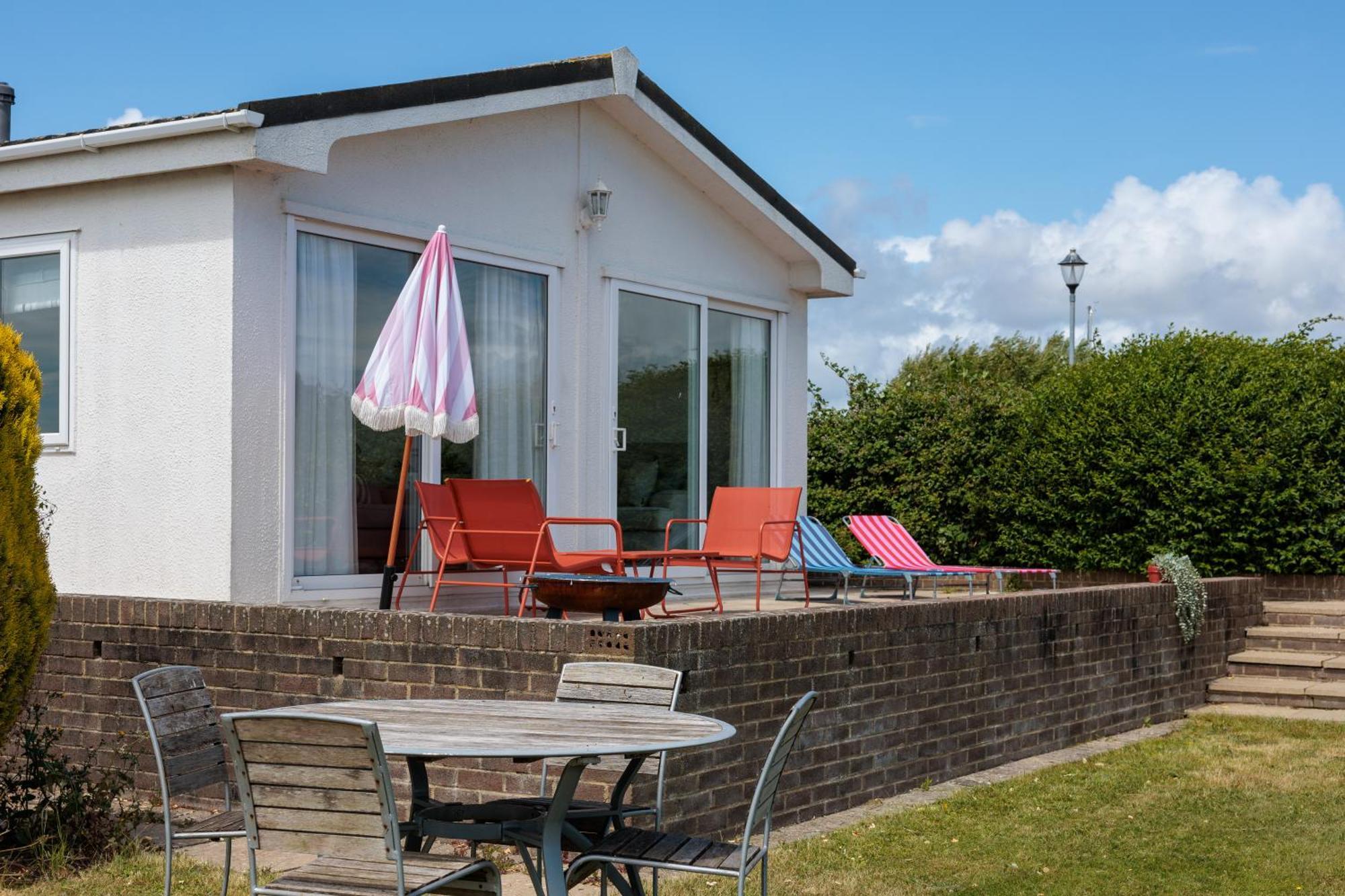 Hot Tub With A View - Christchurch Harbour Дом отдыха Христчёрч