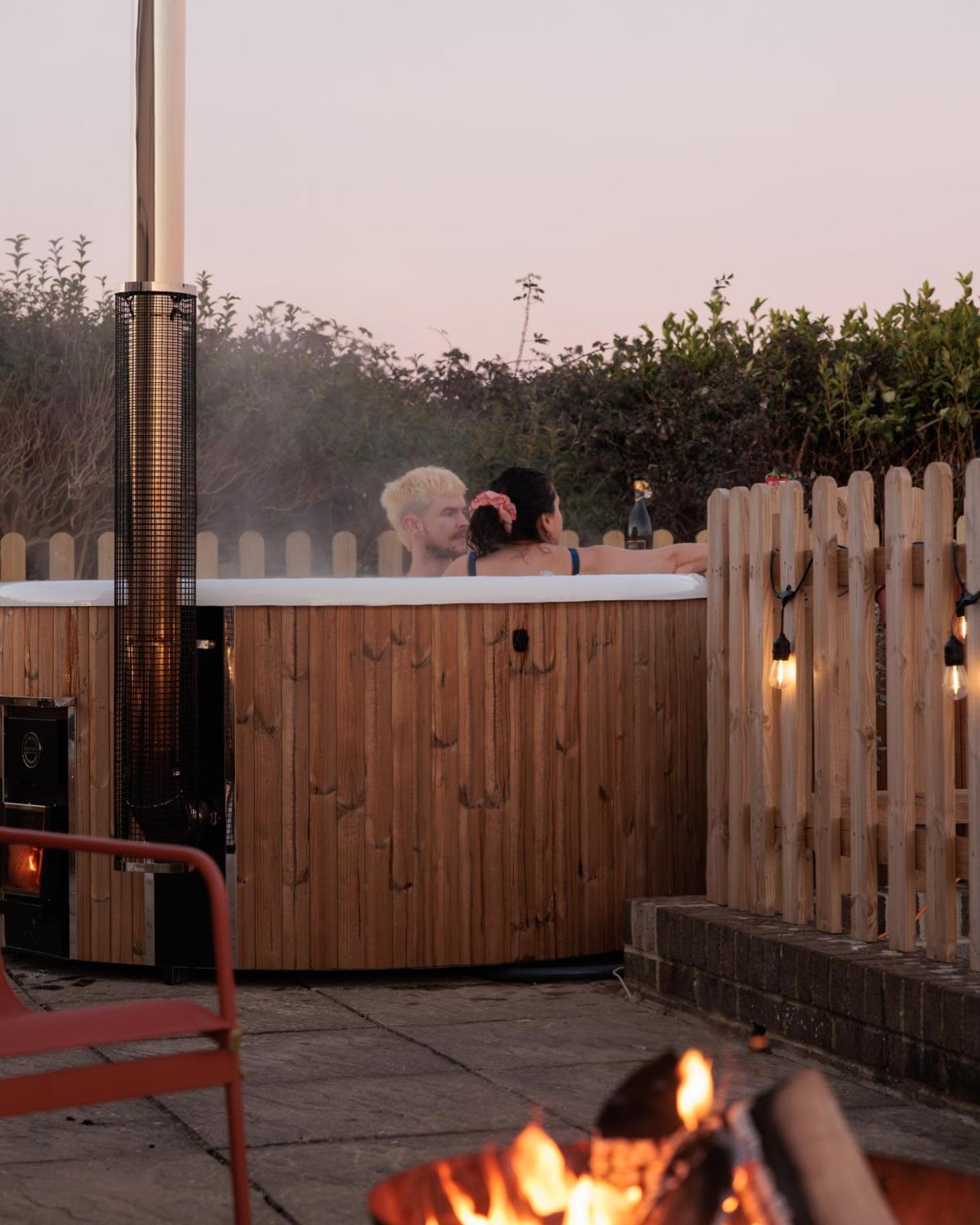 Дом отдыха Hot Tub With A View - Christchurch Harbour Христчёрч