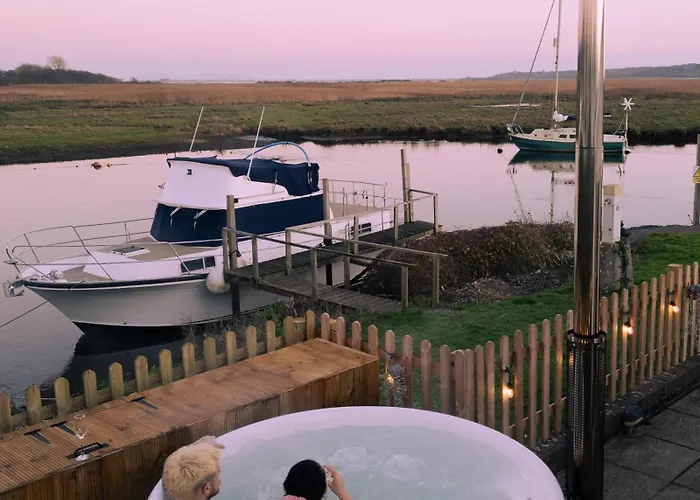 Hot Tub With A View - Christchurch Harbour