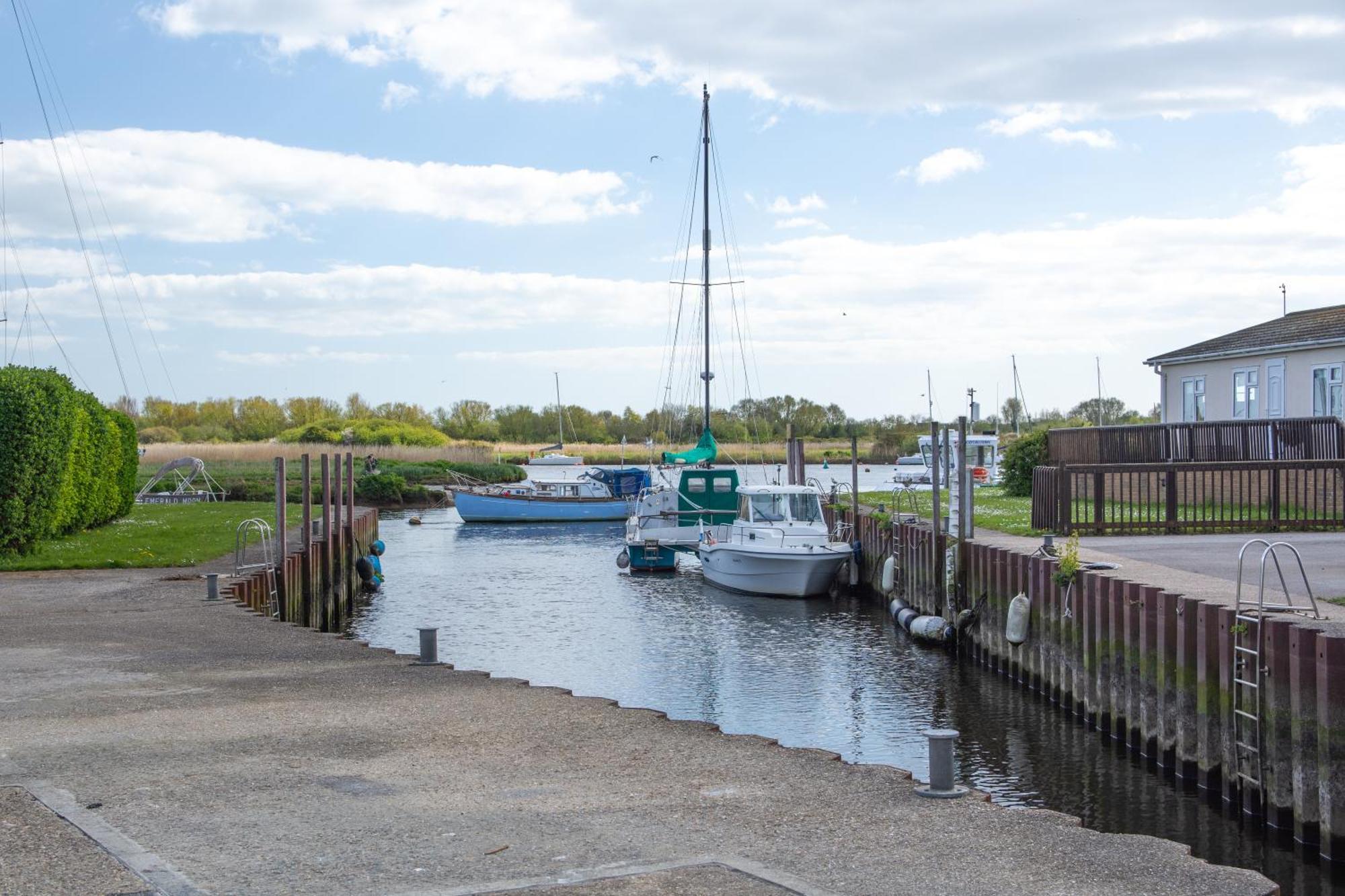 Hot Tub With A View - Christchurch Harbour Holiday home *