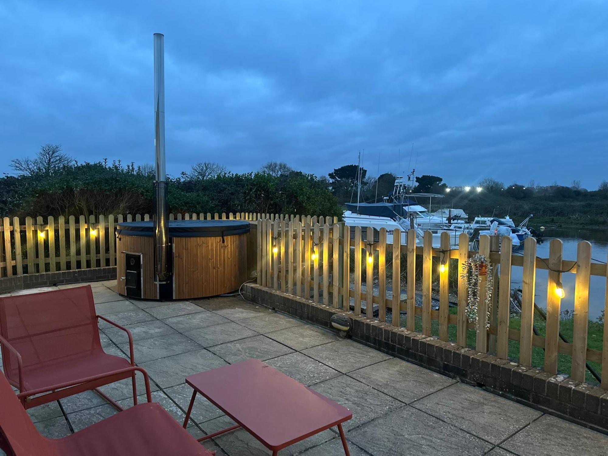 Holiday home Hot Tub With A View - Christchurch Harbour *