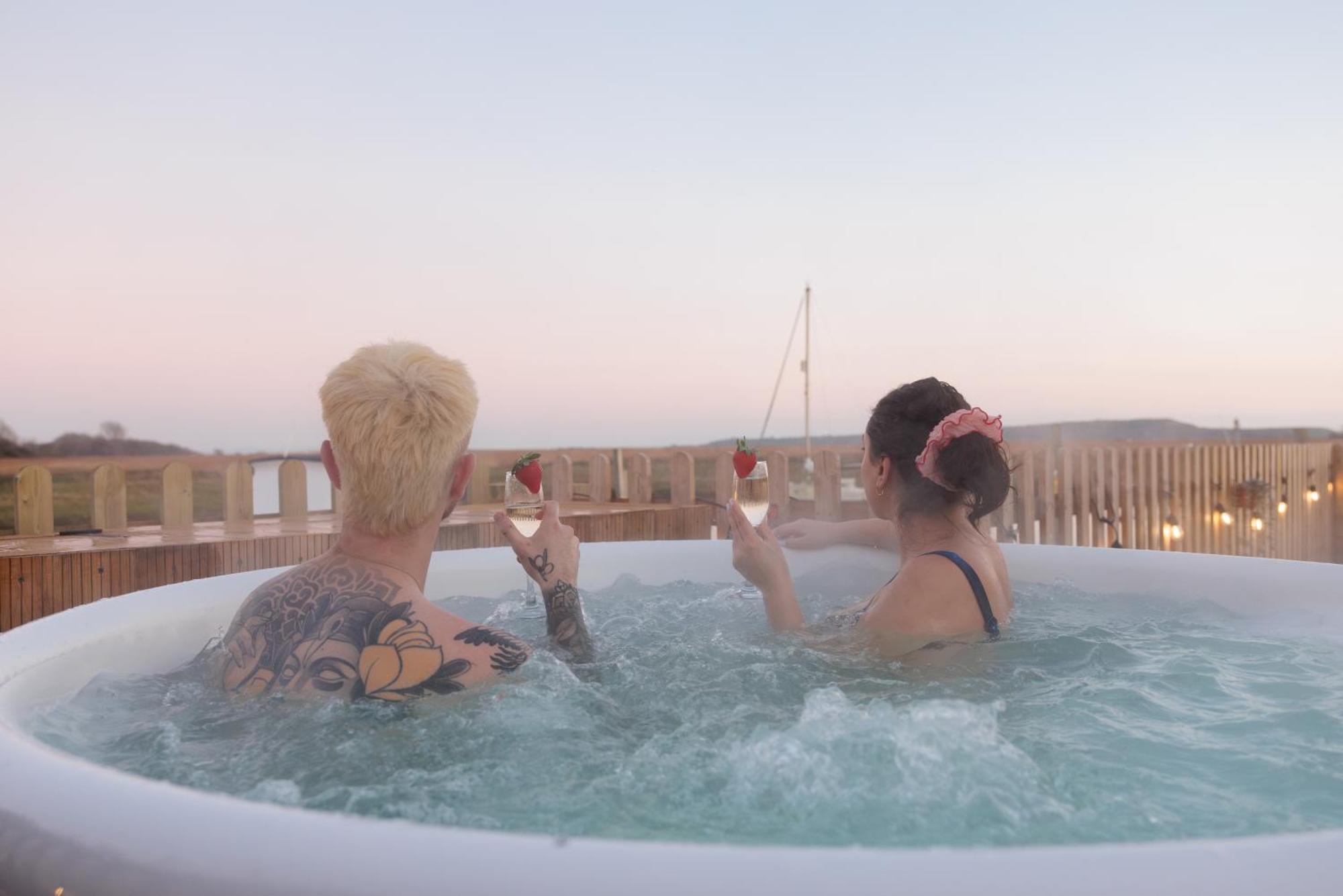 Hot Tub With A View - Christchurch Harbour Christchurch (Dorset)